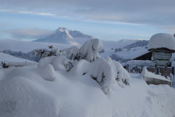 Schneeberge am Haus