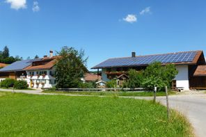 Wohnhaus Familie Baldauf und Ferienhaus (rechts)