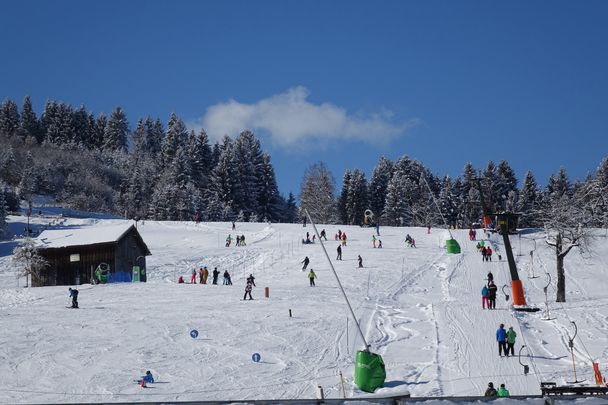 Wintertag am Skilift Stinesser in Fischen im Allgäu