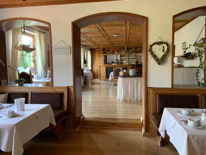 Blick_von_Stube_ins_Restaurant