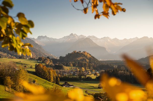 Malerwinkel bei Fsichen mit Blick auf Schöllanger Burg im Herbst Herbst