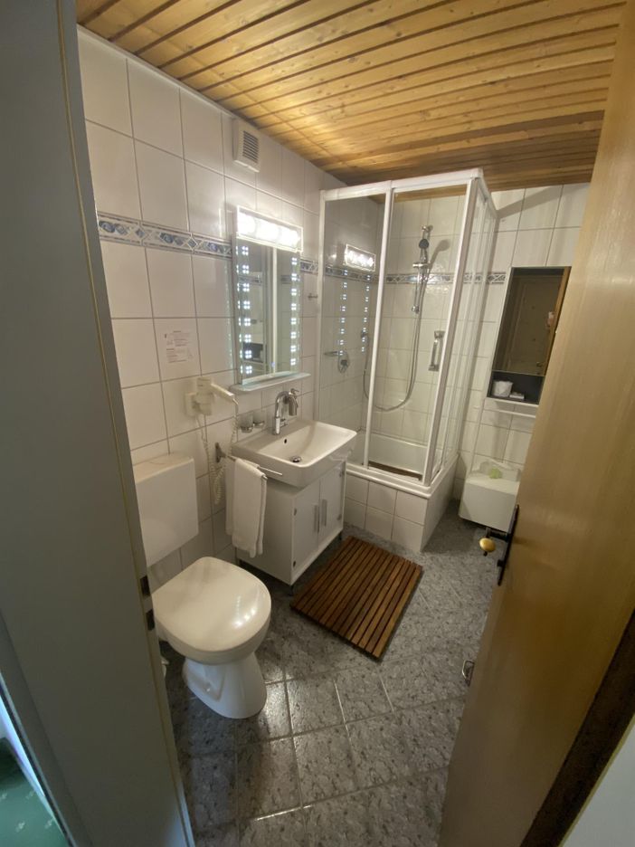 Zimmer 7 Bad