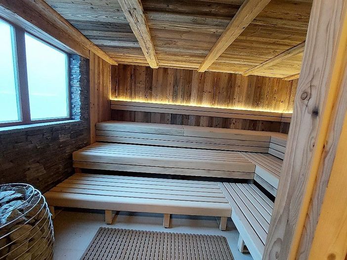 Innenansicht 90°C Finnische Sauna