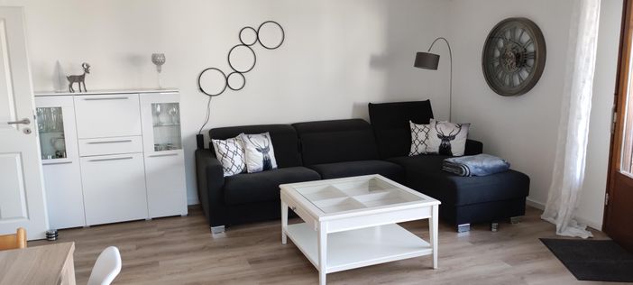 Wohnzimmer mit Esszimmer