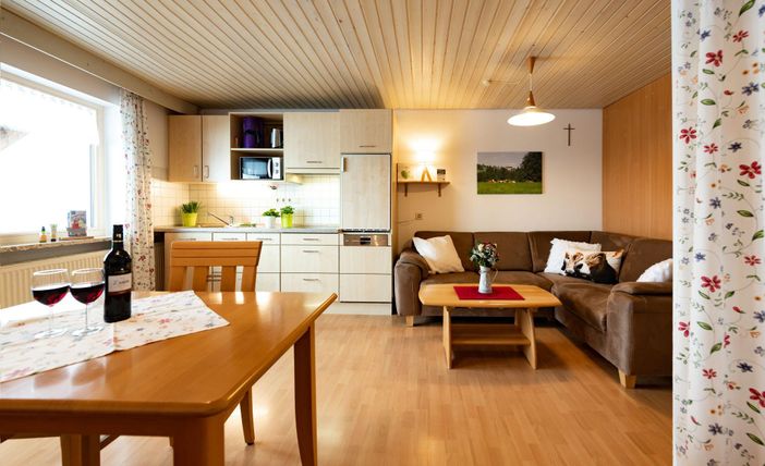 Baerlie_3_Esszimmer_Küche_Wohnzimmer_004 klein