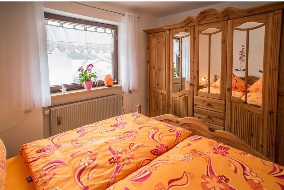Schlafzimmer 1 Rosi