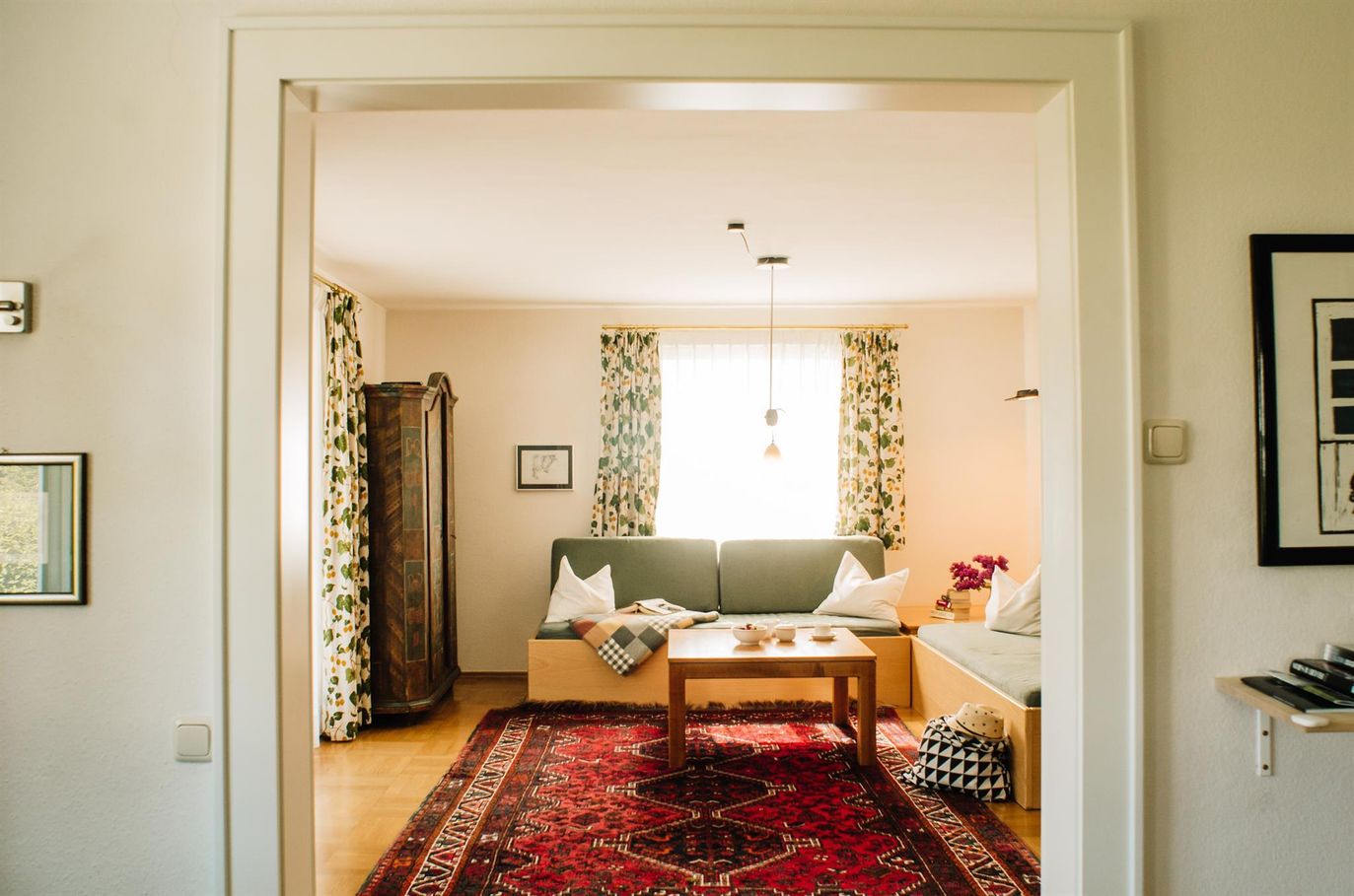 Blick von Esszimmer ins Wohzimmer Hochparterre