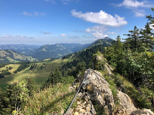 Versicherter Steig zwischen Häderich und Falken