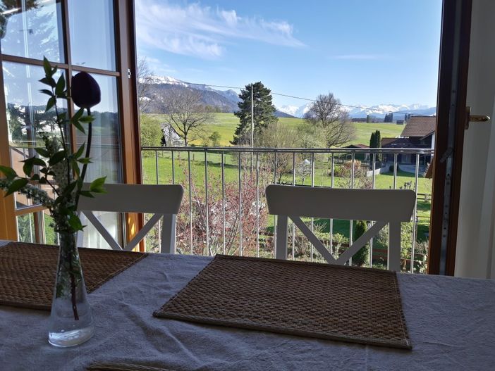 Tisch Rose Bergblick