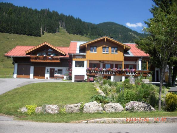 Haus Rauhbach im Sommer