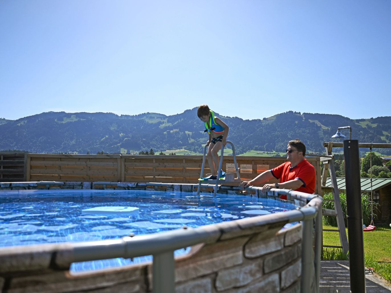 Pool mit Bergpanorama