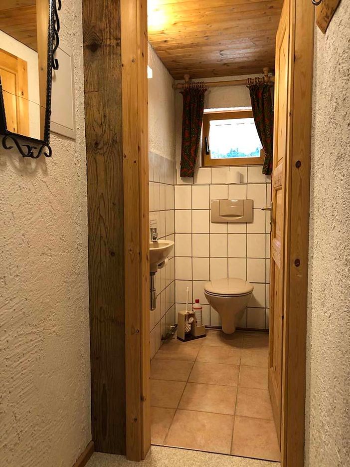 Ferienwohnung_Buecheler_OG_Badezimmer_01