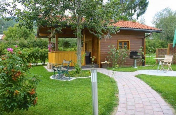 Gartenhaus mit Grillplatz und Veranda