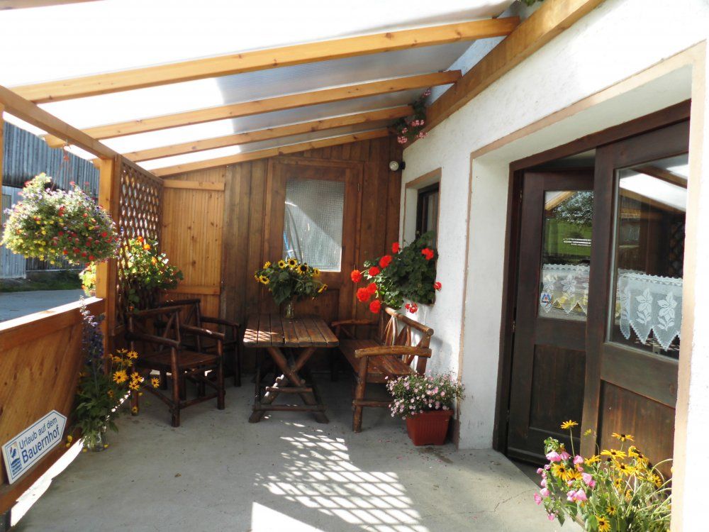 Gemütlicher Sitzplatz zum Grillen und Beisamensitzen