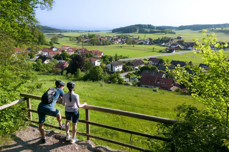 Blick über den Schlosspark von der alten Bahntrasse