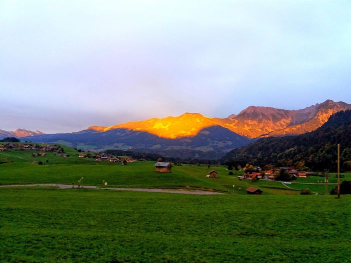 Sonnenuntergang mit kleinem Alpenglühen