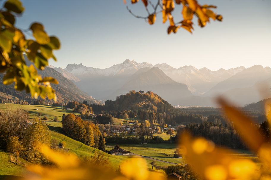 Malerwinkel bei Fsichen mit Blick auf Schöllanger Burg im Herbst Herbst