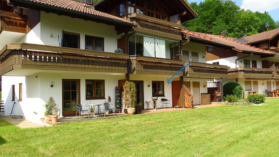 Terrasse und Liegewiese