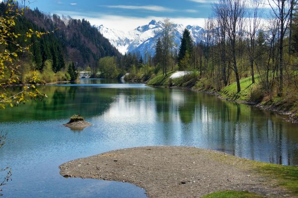 Frühling am Auwaldsee bei Fischen im Allgäu