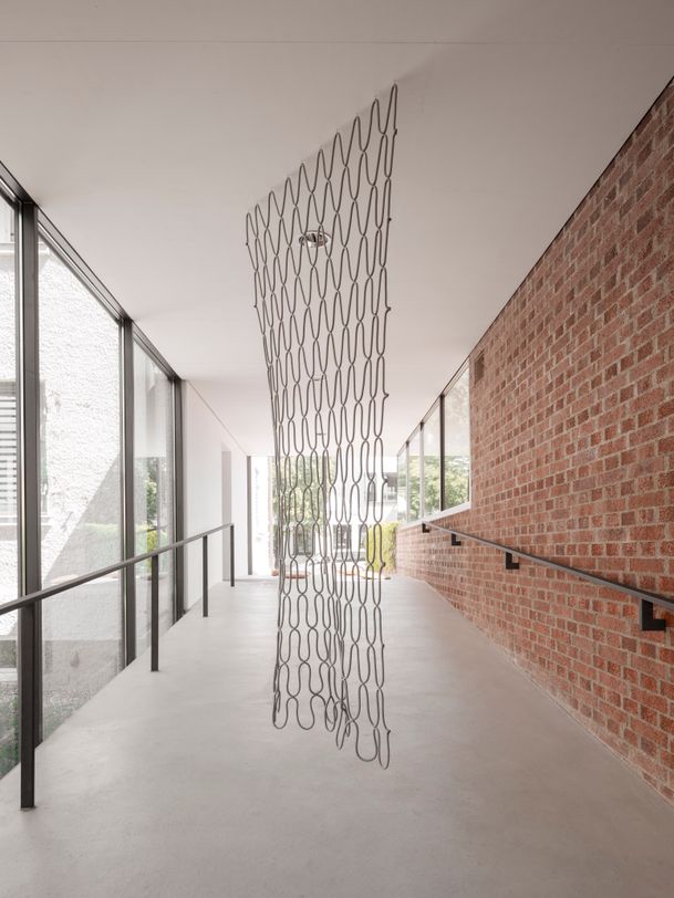 KH_HausBesuch 2026_Ausstellungsansicht Neubau Glasgang_Aleschija Seibt_soft structure II _Fotografin Célia Uhalde