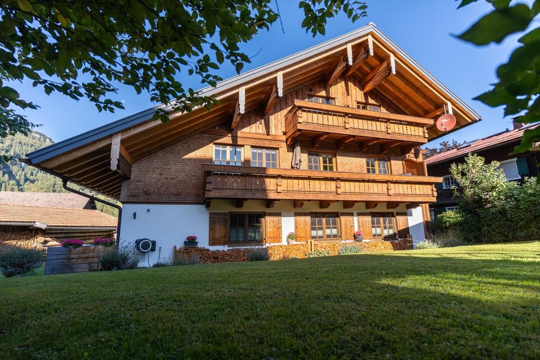 Allgäuer Holzhaus mit Garten