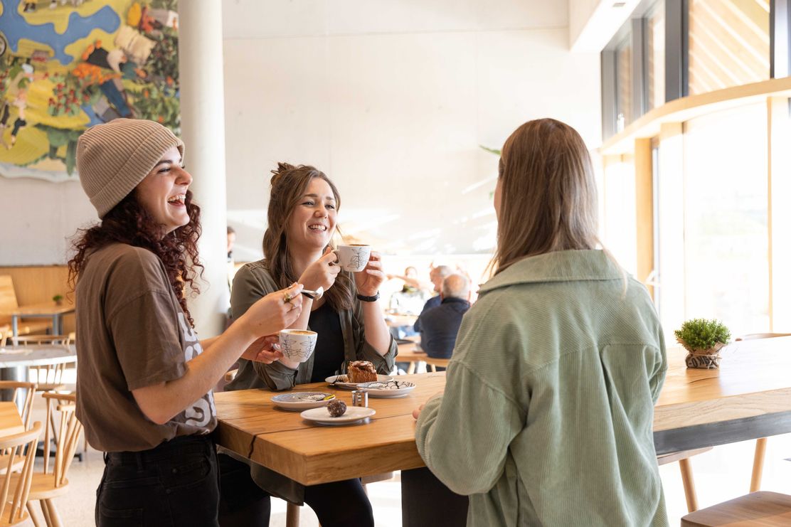 Kaffeepause_im_Bistro©Rapunzel_Legau