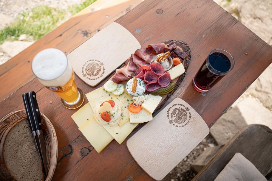 Feine Brotzeit auf der Alpe Hinteregg