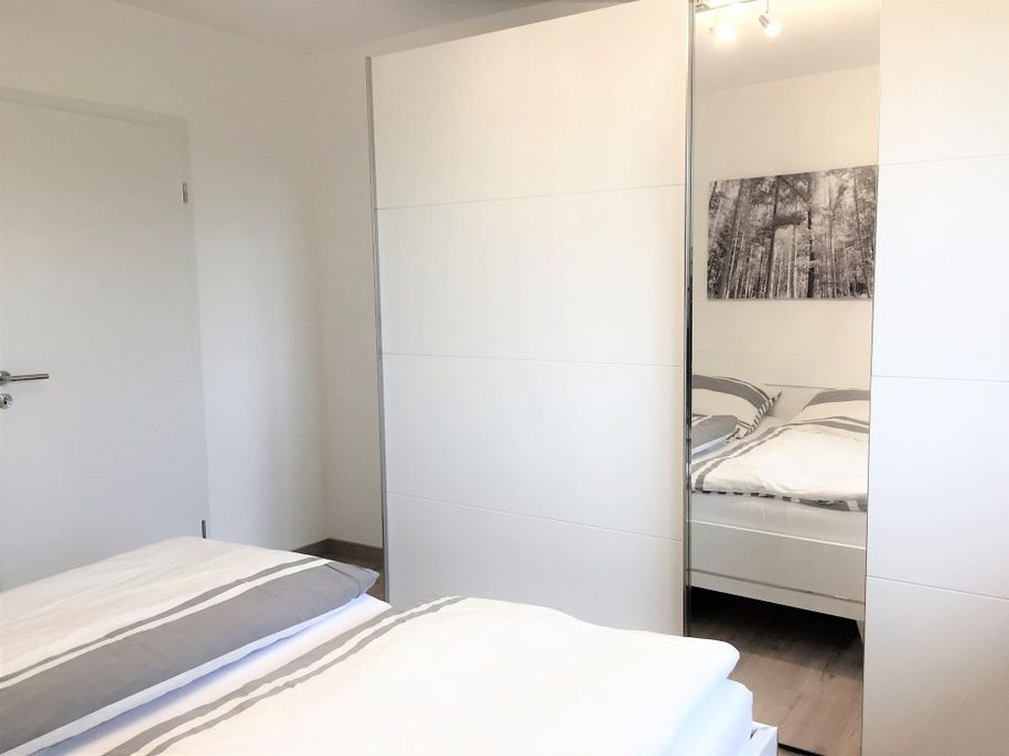 Großer 2,50 m Schlafzimmerschrank.