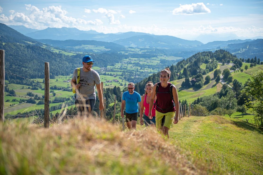 Wundervolle Panoramaaussicht auf dem Kapf