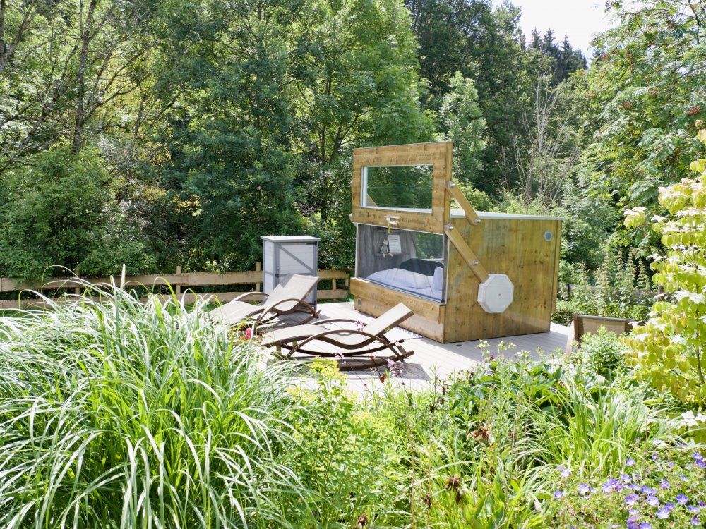 Schlafbox mit geöffneter Tür