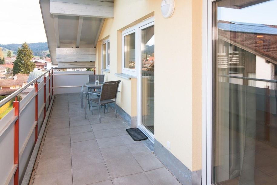 Der Balkon ist von jedem Zimmer betretbar!