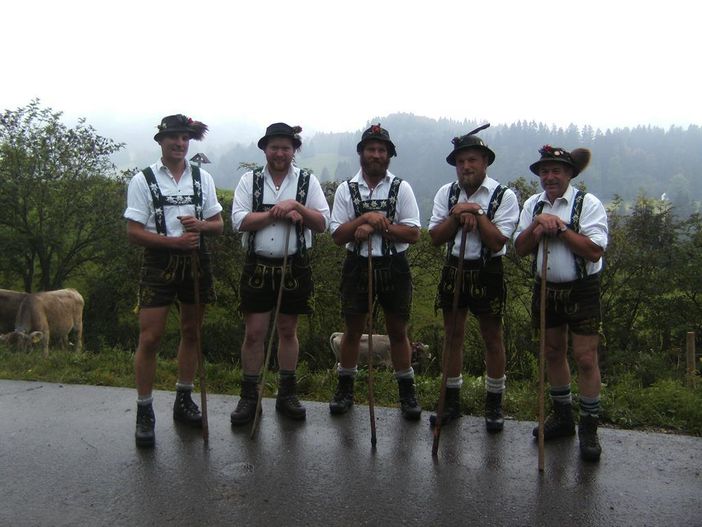 alle sind bereit zum Alpabtrieb