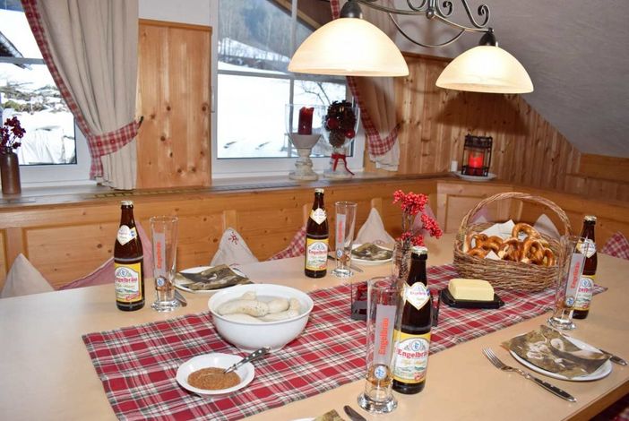 Weißwurst Essen in unserem Aufenthaltsraum
