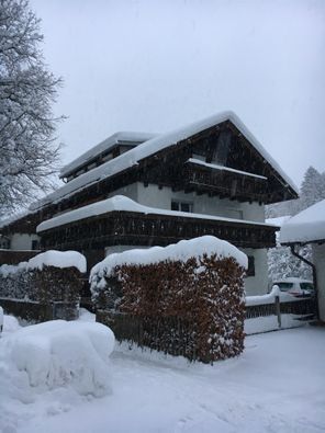 Haus mit Schnee