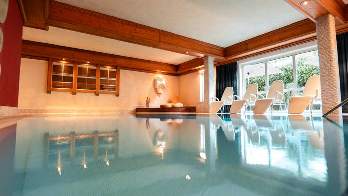 Pool, Blick Spiegel, Podest, Garten