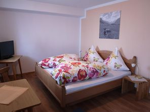 Doppelzimmer im Souterrain mit Bad/WC