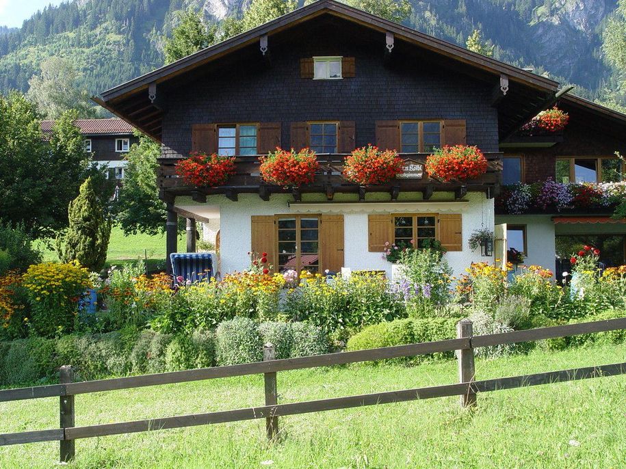 Hausbild_Sommer