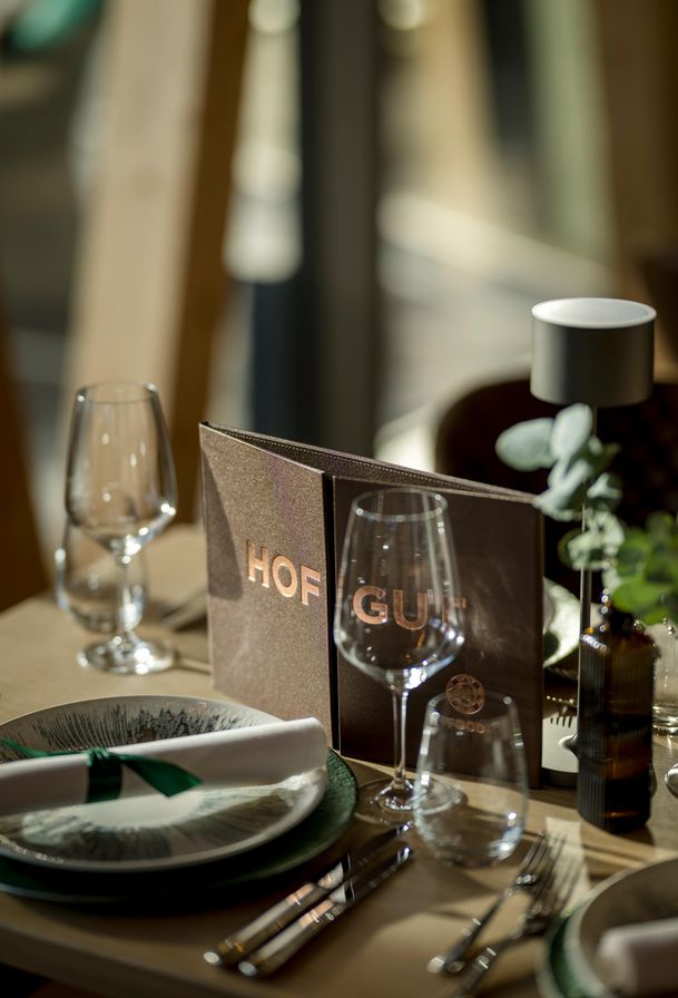 Eingedeckter Tisch des Hofgut-Restaurants