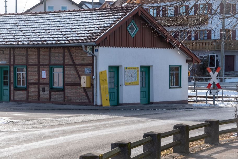 Start der Tour am Bahnhof Lengenwang mit Tafeln und allen Infos zu den Lengenwanger Kleeblattwegen.