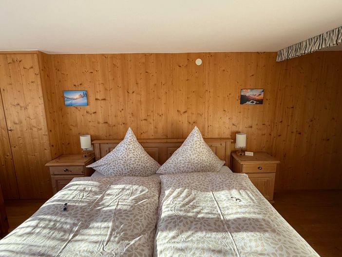 Schlafzimmer 1