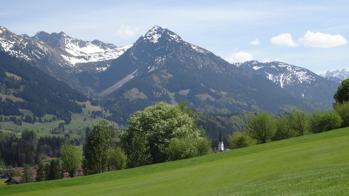 Blick auf Fischen von Golfplatz aus