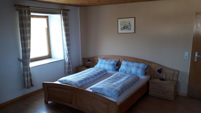 Schlafzimmer 1 (2-4 Personen)