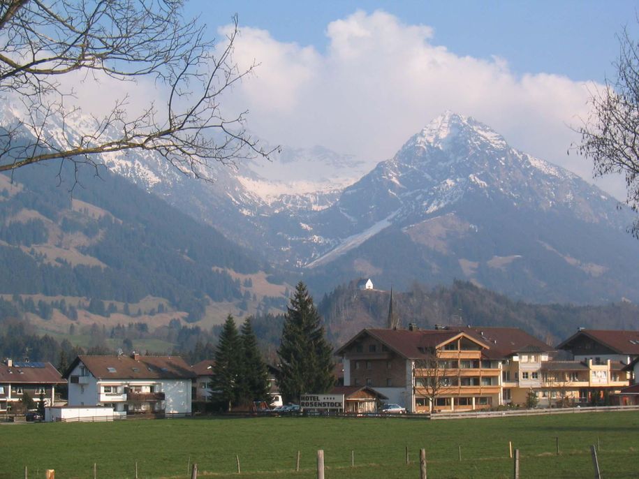 Haus mit Bergblick auf die Allgäuer Alpen