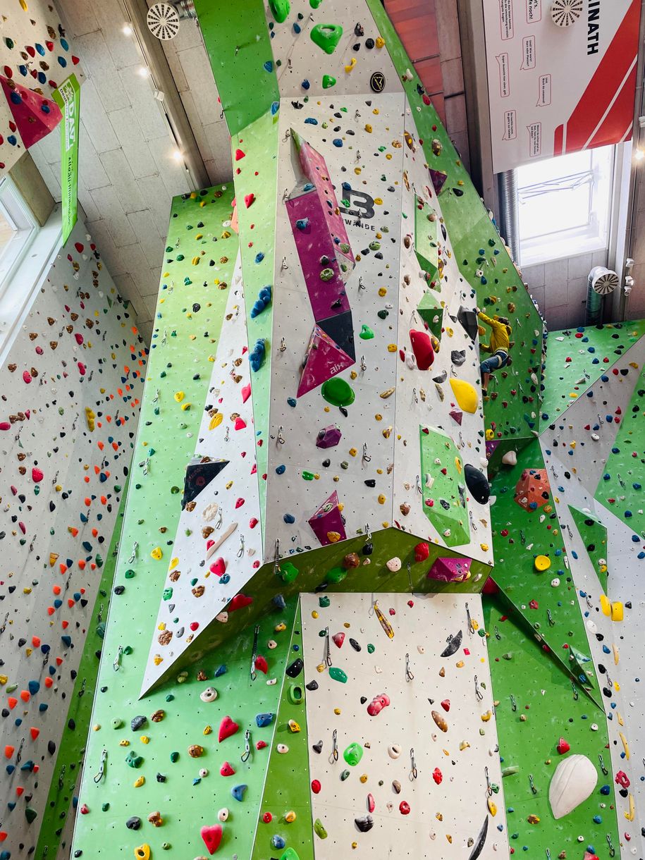 ... Indoor-/Outdoor klettern ...