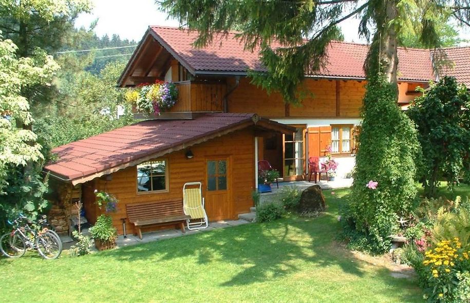 Terrasse m Garten