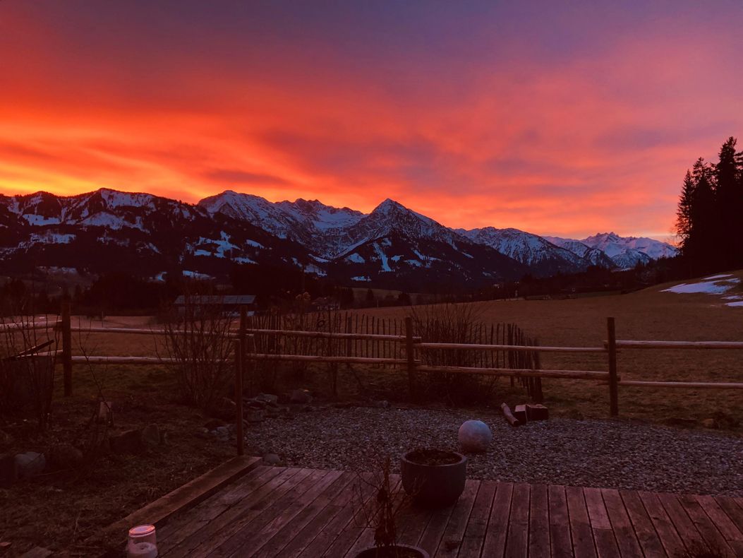 Blick in die Berge Morgenrot