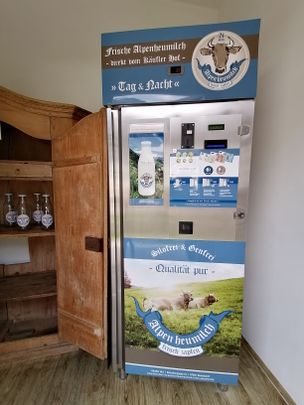 frische Milch vom Alpenheumilchautomat Käufler