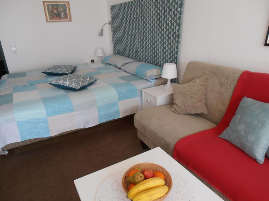 Bett und Sofa