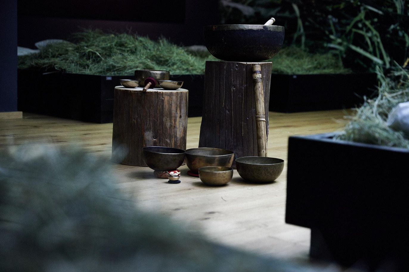 Klangschalenmeditation im Heuruheraum