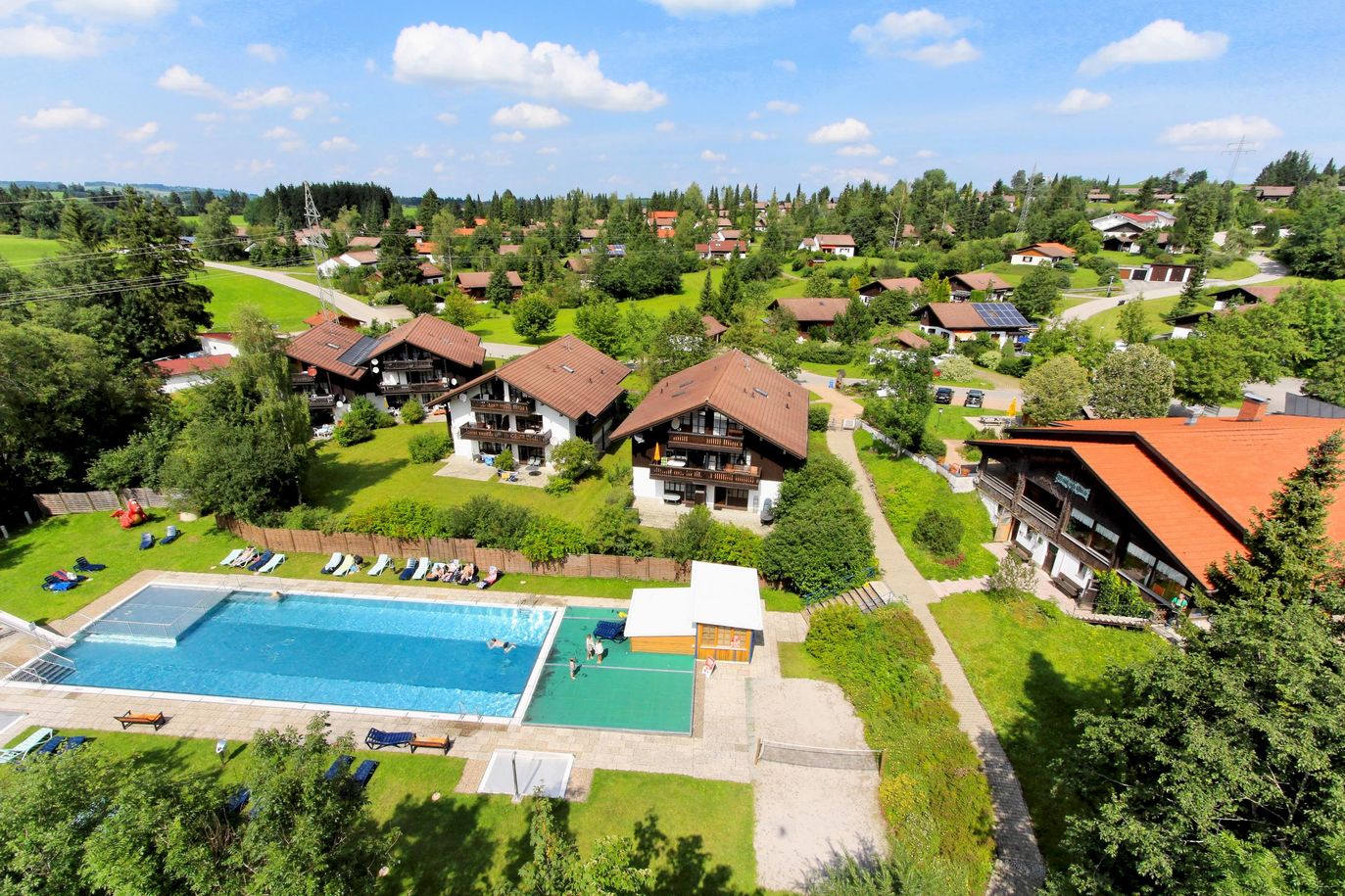 Feriendorf im Sommer